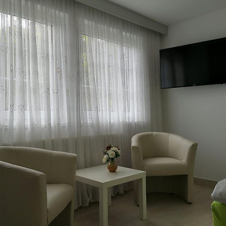 Hotel Milan Vopicka Hluboka nad Vltavou Bagian luar foto