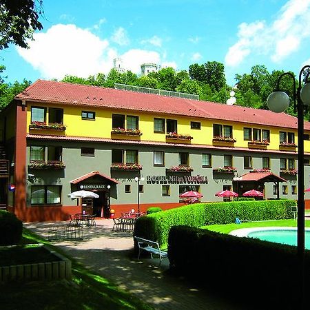 Hotel Milan Vopicka Hluboka nad Vltavou Bagian luar foto