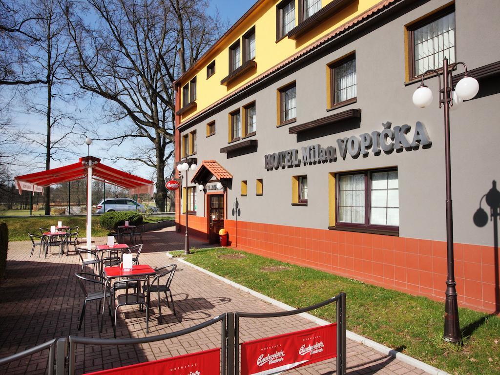 Hotel Milan Vopicka Hluboka nad Vltavou Bagian luar foto