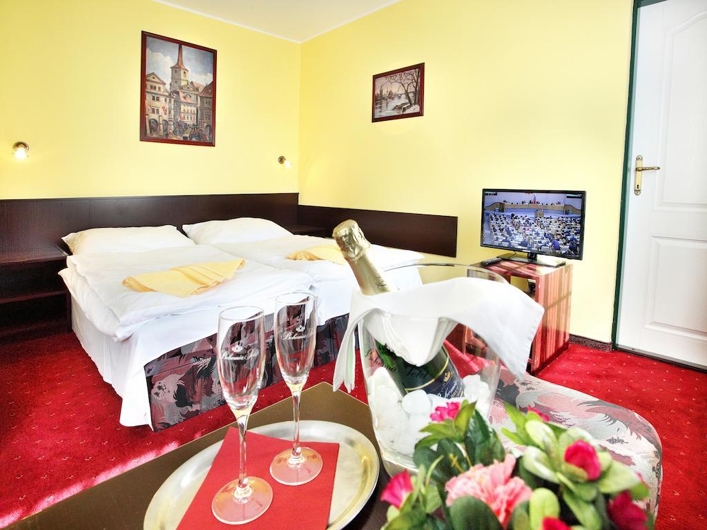 Hotel Milan Vopicka Hluboka nad Vltavou Ruang foto