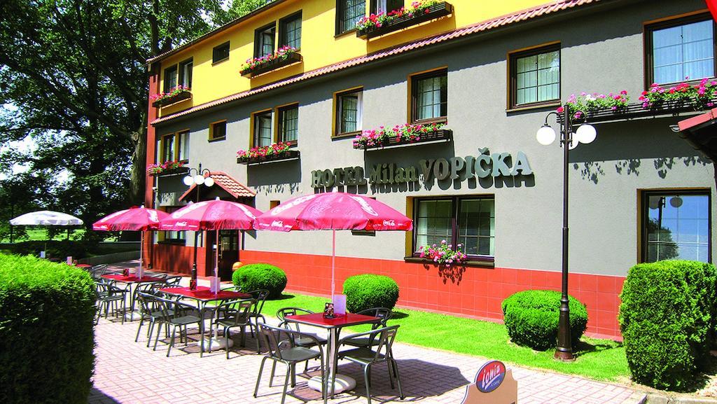 Hotel Milan Vopicka Hluboka nad Vltavou Bagian luar foto